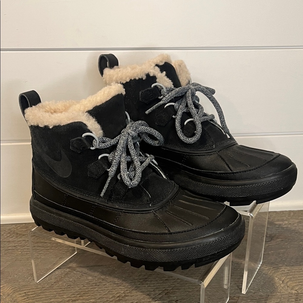 Nike Woodside Chukka 2 – Weather-Ready Women’s Boots Size 5